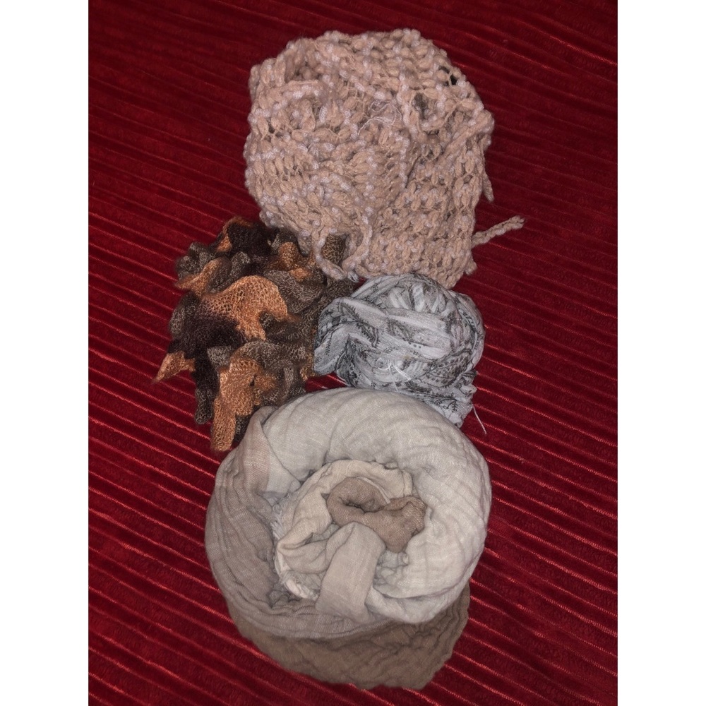 LOT OF 4 scaves✨❤️